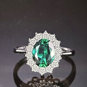 Elegant Silver and Green Gemstone Ring